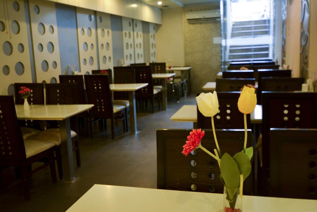 Hotel Central Residency Варанасі Екстер'єр фото