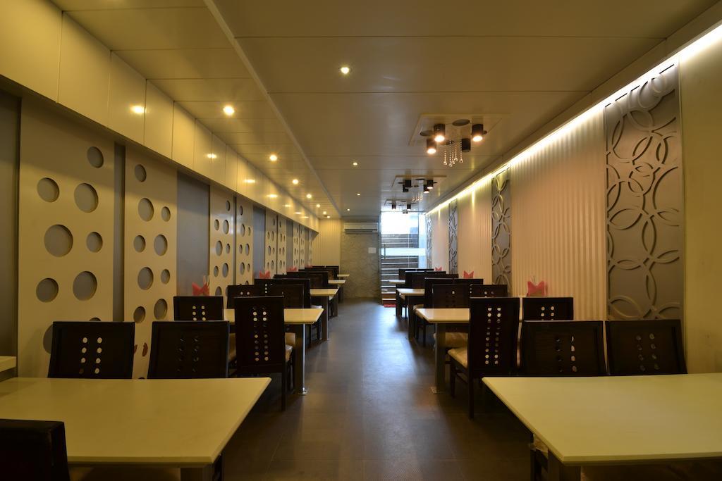 Hotel Central Residency Варанасі Екстер'єр фото